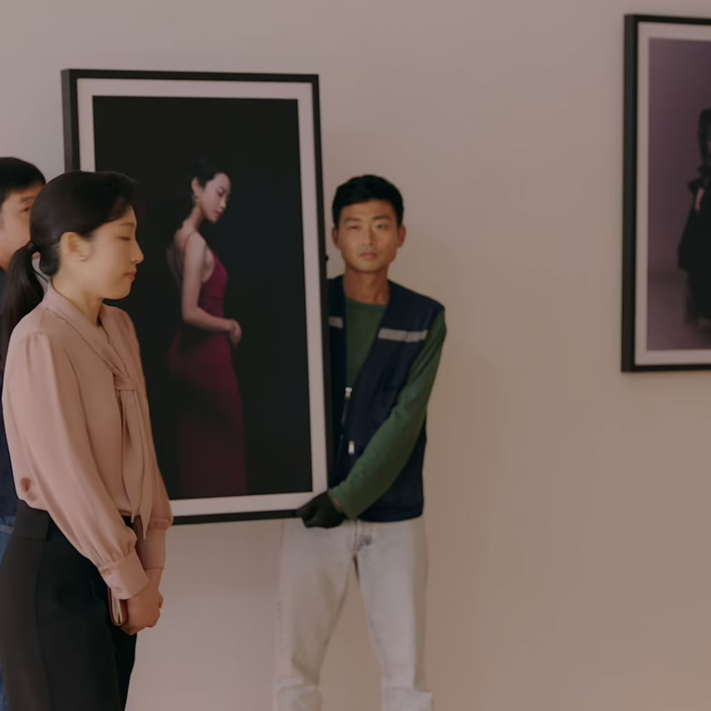 전시 작품을 철수하는 상황