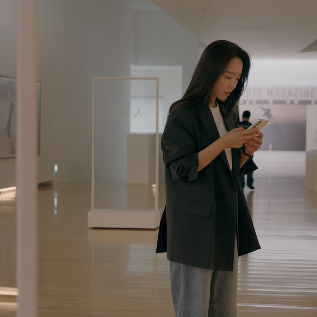 전시 작품을 철수하는 상황
