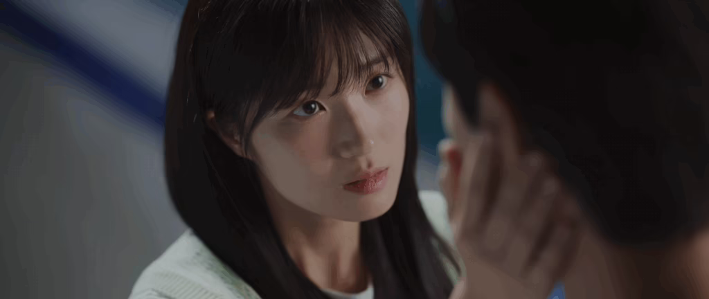 수영장에서 키스를 하게 되는 선재와 솔
