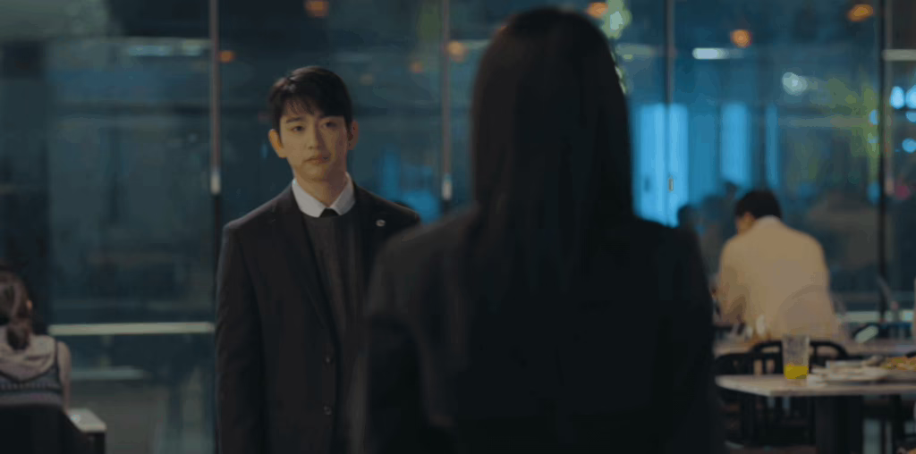 소개팅 자리에 잘못 나간 호수