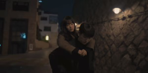 미지를 업어주는 호수